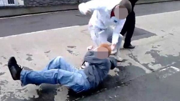 Un elev i-a rupt mâna unui coleg de clasă pe holurile unităţii de învăţământ 