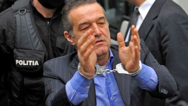 Gigi Becali a depus o petiţie la Parlament în care reclamă tratamentul primit după gratii