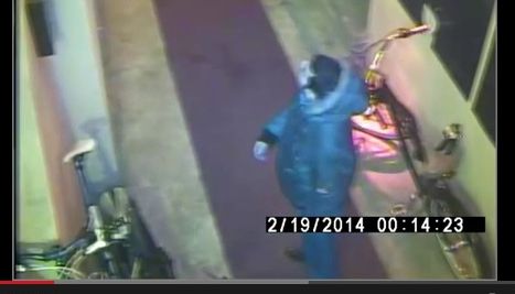 AŞA SE FURĂ O BICICLETĂ! Hoţul a fost SURPRINS DE CAMERE, iar PROPRIETARUL CERE AJUTORUL