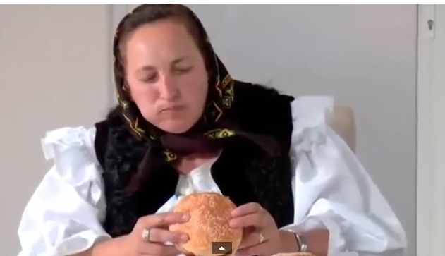 EXPERIMENT INEDIT. REACŢIA OAMENILOR care gustă hamburgeri pentru prima oară