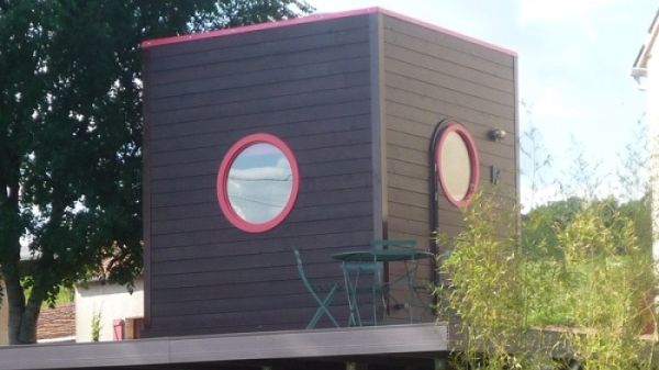 Cum arată casa cu baie, bucătărie, living şi dormitor în doar 9 mp