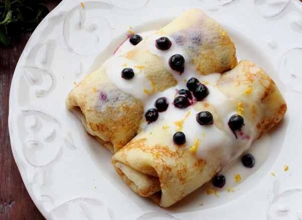 REŢETA ZILEI: Clătite cu brânză dulce şi afine la cuptor