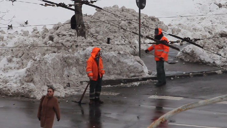 Cum se face deszăpezirea în București