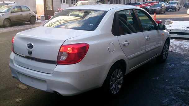 Dacia Logan are un rival în Rusia. Vezi cum arată mașina mai ieftină decât Logan-ul