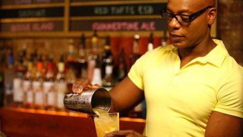 Un faimos prezentator TV a fost găsit mort în apartamentul său