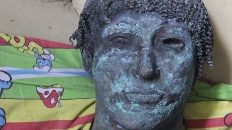 O statuie extrem de rară, descoperită din întâmplare de un pescar