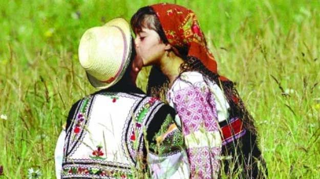 DRAGOBETE. Cele mai frumoase SUPERSTIŢII DE DRAGOBETE: "Îndrăgostiții trebuie neapărat să..."