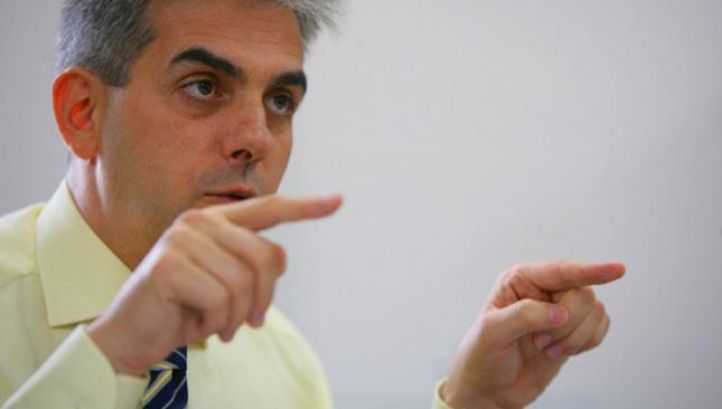 EUGEN NICOLĂESCU, doctor în contabilitate şi audit, a fost de două ori ministru al Sănătăţii