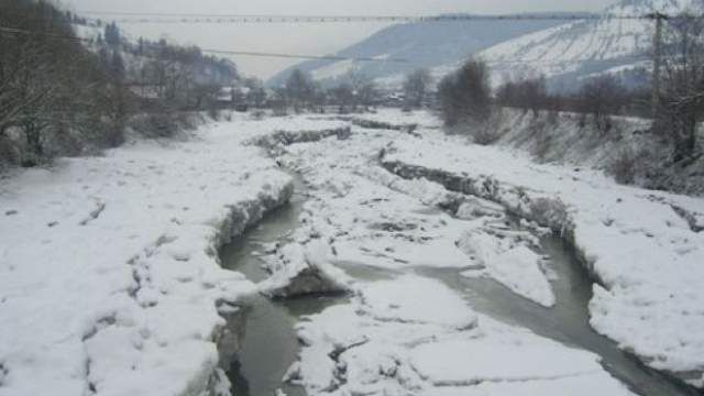 Autoritățile sunt pregătite să evacueze populația dacă zăporul de pe Bistrița va crea inundații 