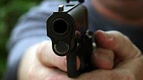 Focuri de armă pentru prinderea unui șofer băut, care a avariat o autospecială de Poliţie