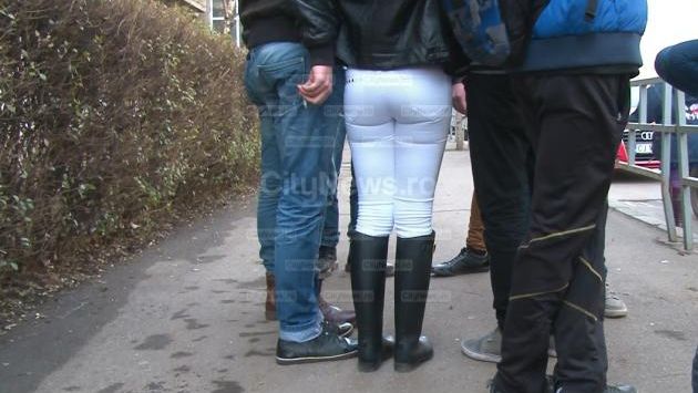 O elevă de clasa a VI-a din Cluj s-a pozat goală și a postat fotografiile pe FACEBOOK