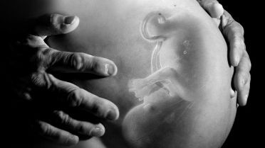 O tânără mamă acuză medicii de MALPRAXIS. "Nu am pierdut sarcina, fetiţa mi-a fost omorâtă!"