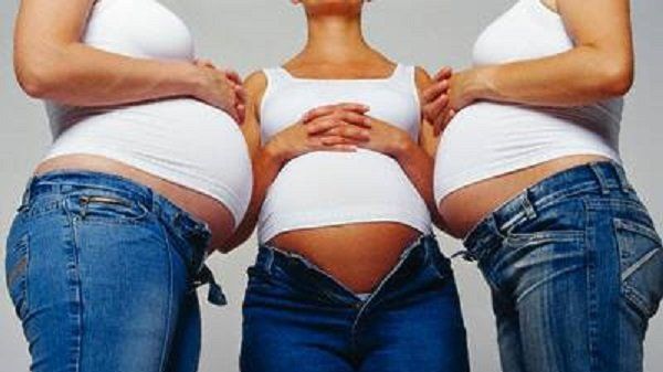 Ministerul Muncii: Fenomenul naşterilor în rândul adolescentelor şi tinerelor rămâne îngrijorător