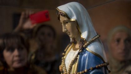 Minune în Israel. O statuie a Fecioarei Maria a început să plângă