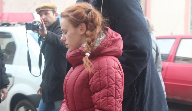 O fostă atletă şi-a înjunghiat iubitul 