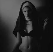 SCANDAL URIAŞ. Episcop, filmat în timpul unei orgii cu o stareţă şi trei călugăriţe VIDEO