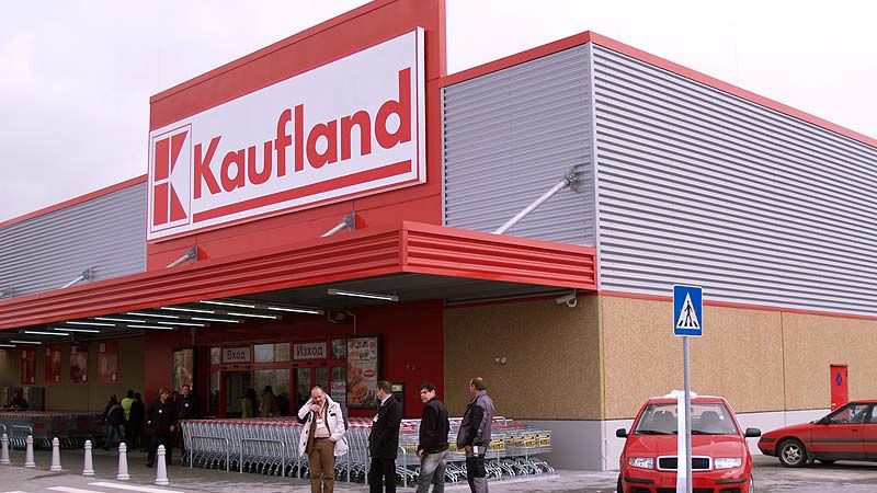Mezeluri expirate la Kaufland