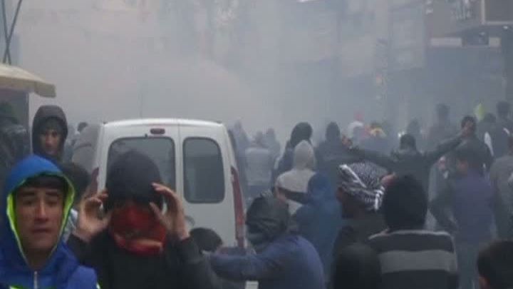 CIOCNIRI VIOLENTE în Turcia, între kurzi şi poliţie