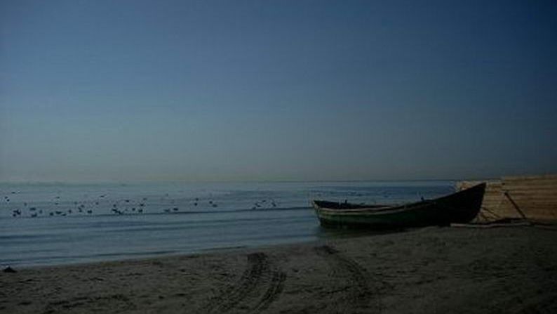 ADOLESCENT de 15 ani GĂSIT ÎNTR-O STARE DEZASTRUOASĂ, după ce a fost ABANDONAT ÎNTR-O BARCĂ