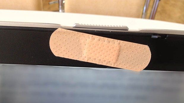 Lipiţi ceva peste CAMERELE VIDEO de la laptop, tabletă sau smartphone! IATĂ MOTIVELE 