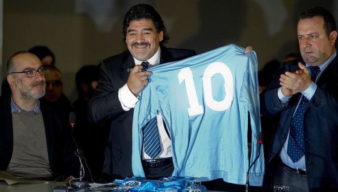 DIEGO MARADONA revine pe teren. UITE cu cine A SEMNAT