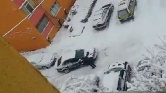 S-a făcut de râs în timp ce încerca să-şi pornească maşina 