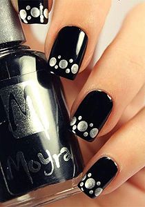 Top 12 modele de unghii cu buline: Încearcă o manichiură potrivită oricărei vârste