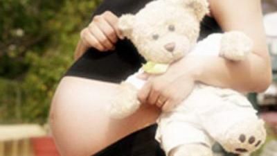 Gest înfiorător făcut de o elevă de 16 ani. Tânăra şi-a aruncat copilul nou-născut la tomberon