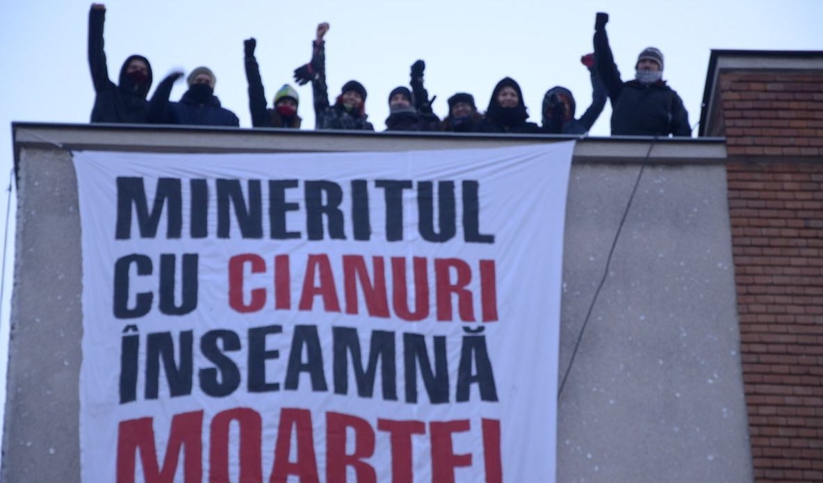 Sediul Minvest Deva a fost ocupat de activiştii ANTI-CIANURĂ