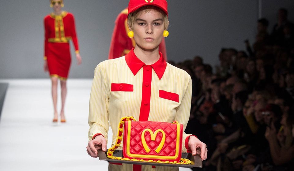 Ai purta aşa ceva?! Rochii şi poşete inspirate de McDonald's!