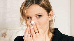 Îţi curge nasul încontinuu? Se poate scurge şi lichid din creier. Vezi dacă eşti în pericol!