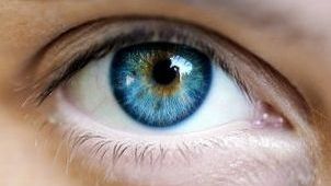 Ce efecte are machiajul asupra ochilor