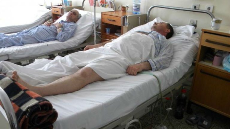 Un medic chirurg dezvăluie situaţia dramatică dintr-un spital din România: "Avem bisturie. Ura!"