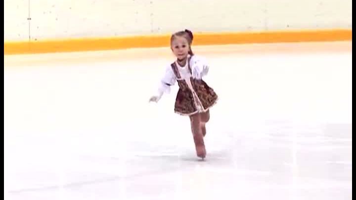 Are doi ani şi jumătate, dar face SENZAŢIE pe GHEAŢĂ