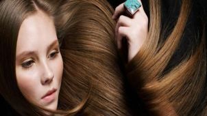 VIDEO EXPLICATIV! Cum să îţi faci părul să pară mai voluminos