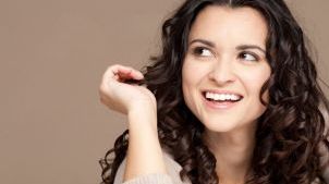 Tratamentul MINUNE care face ca părul să se regenereze şi îndesească