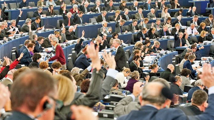 Ce au făcut europarlamentarii români cu peste 6000 euro pe lună? Unii au rămas cu DATORII!