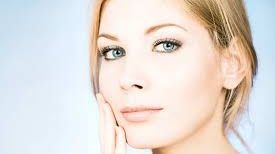 Cum îţi afectează dieta sănătatea tenului: 4 riscuri