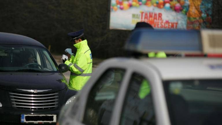 Un faimos afacerist român, rămas fără permis după ce a "zburat" pe A2 cu 225 de kilometri pe oră