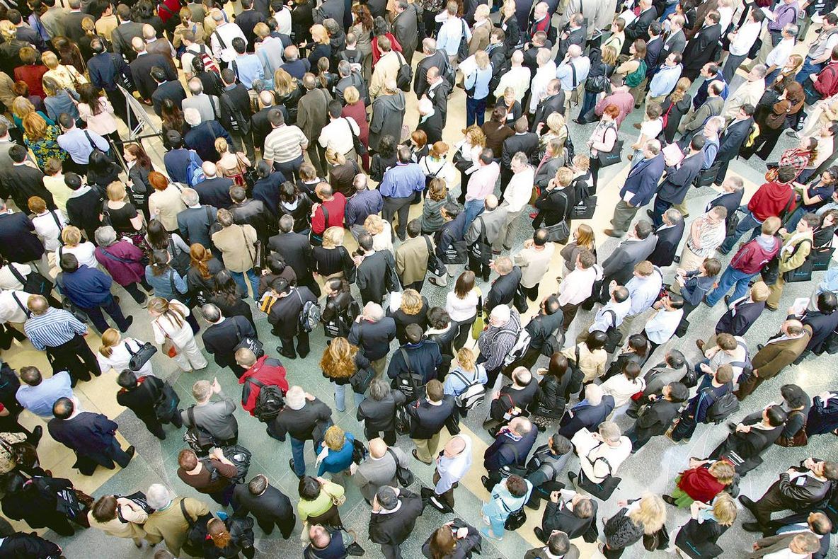 România se golește - Previziuni SUMBRE privind scăderea populației în următorii ani. Numărul locuitorilor va crește într-un singur județ