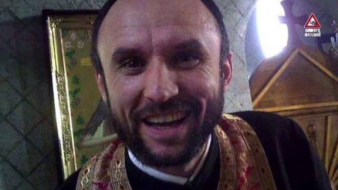 Preot din Constanţa acuzat de înşelăciune. Parohul i-ar fi luat casa unei enoriaşe