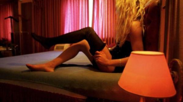 Un fost angajat SRI a forțat minore să se prostitueze