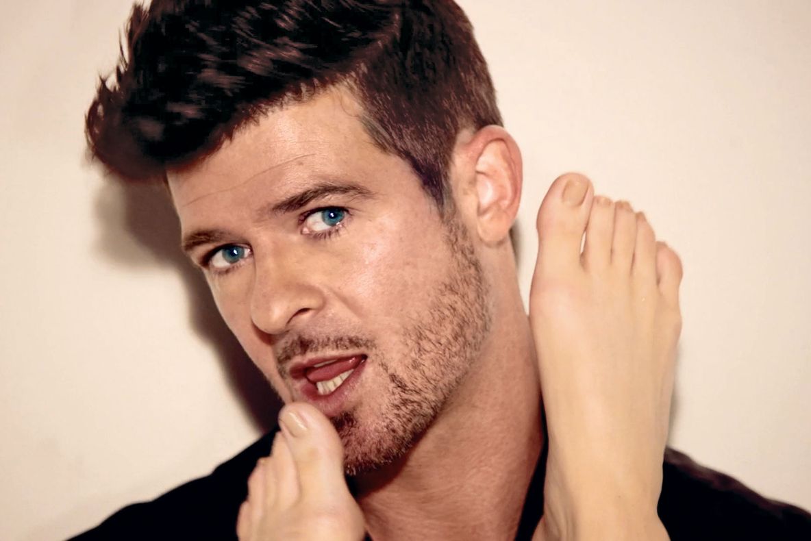 Petiţie împotriva lui Robin Thicke: "Este o dezonoare pentru ISTORIA NOASTRĂ FEMINISTĂ"