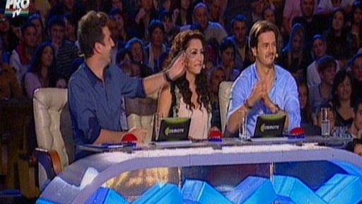 Se declară un om cu forţă. Smiley şi Pavel Bartoş au simţit-o pe pielea lor!