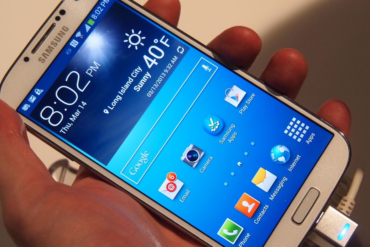 De ce sa NU cumperi un telefon imediat după lansare