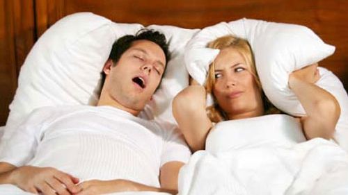 12 remedii ca să nu mai sforăi