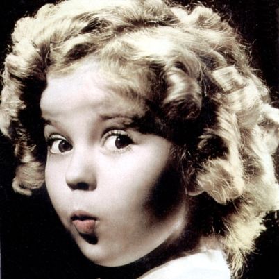 SHIRLEY TEMPLE a murit, la 85 de ani. SHIRLEY TEMPLE, supranumită "mica prinţesă a Americii"