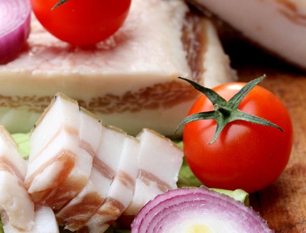 REŢETA ZILEI: Slănină afumată