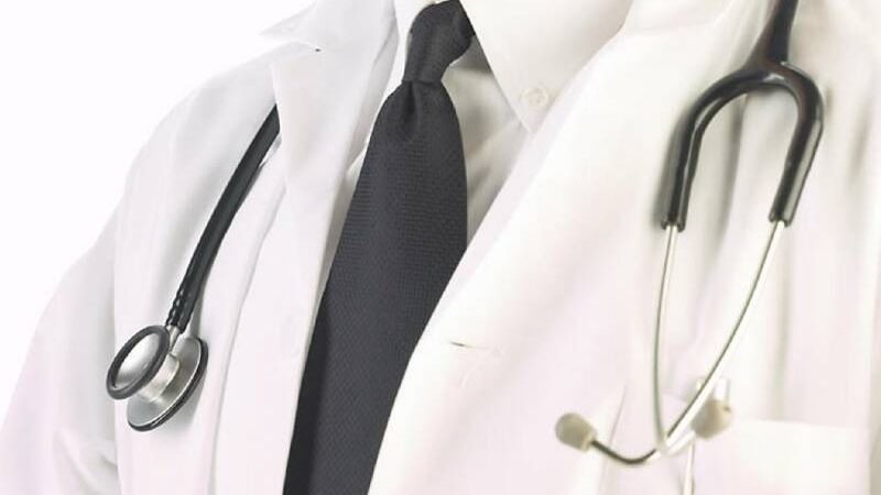 Un singaporez de 63 de ani, student la Iaşi, ar putea fi cel mai bătrân absolvent de Medicină