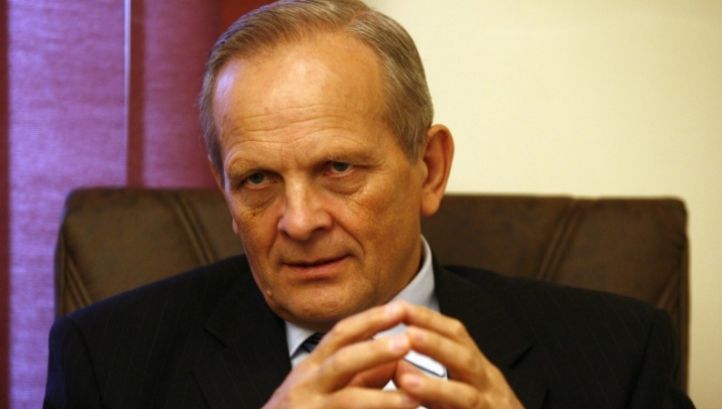 EUROPARLAMENTARE 2014. Stolojan: Am decis să candidez după ce m-am uitat ce vine din urmă